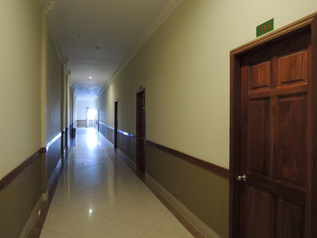 Lux Star Town Hotel Phnompen Kültér fotó