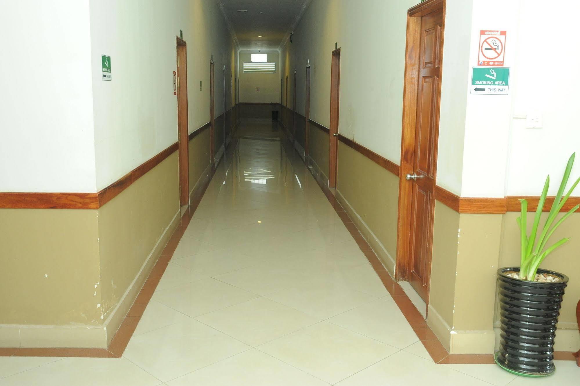 Lux Star Town Hotel Phnompen Kültér fotó